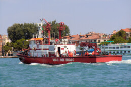 vigili del fuoco nave