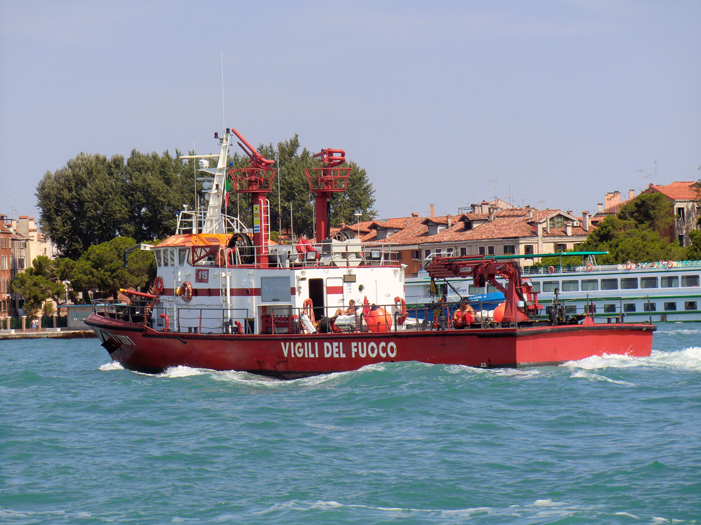 vigili del fuoco nave